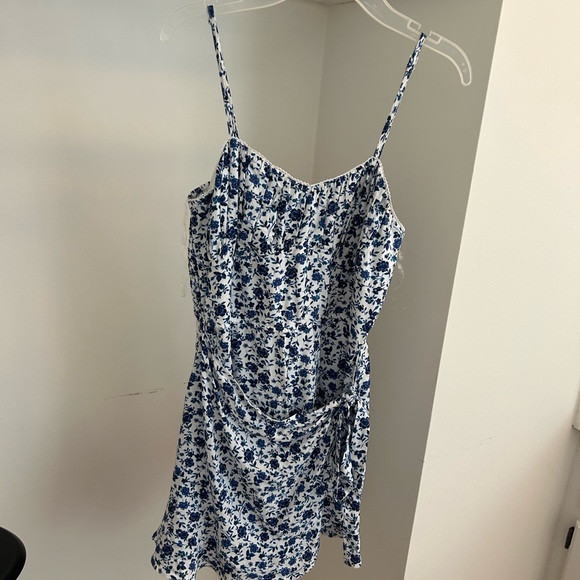 Blue floral Altar’d State Romper WORN TWICE IN VERY GOOD CONDITION - Picture 3 of 8